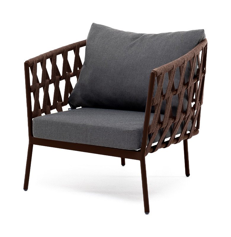 Диего кресло плетеное из роупа, каркас алюминий коричневый (RAL8016) шагрень, роуп коричневый круглый, ткань темно-серая 019