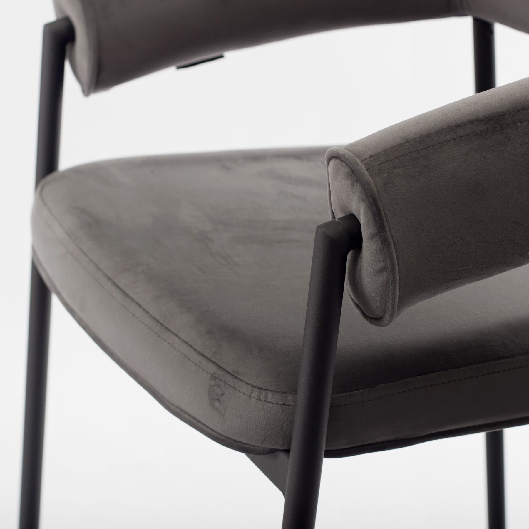 Стул барный Манчестер сиденье с наклоном темно-серый бархат ножки металл черный