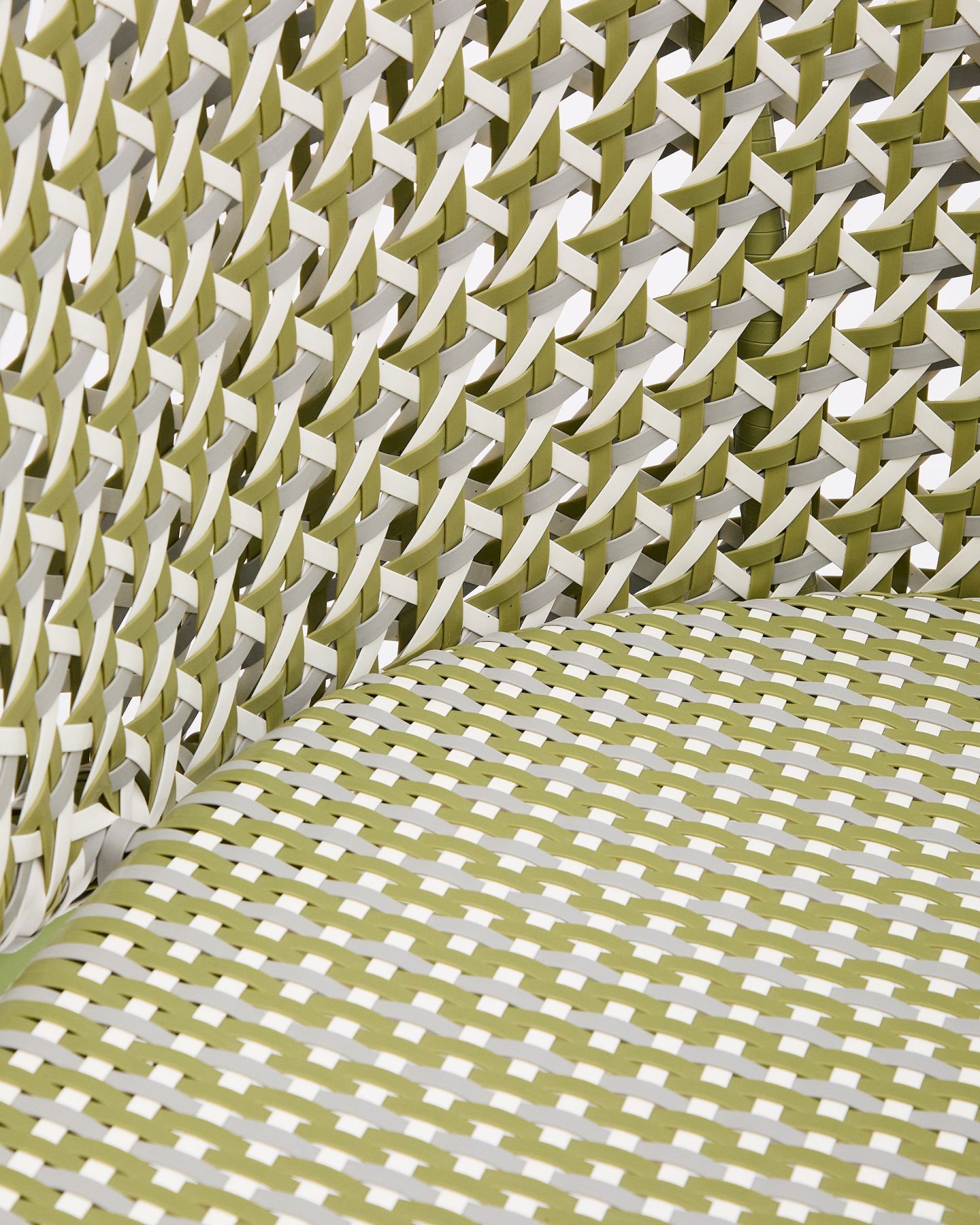 Подвесное кресло Saliga зеленого цвета из алюминия и искусственного ротанга