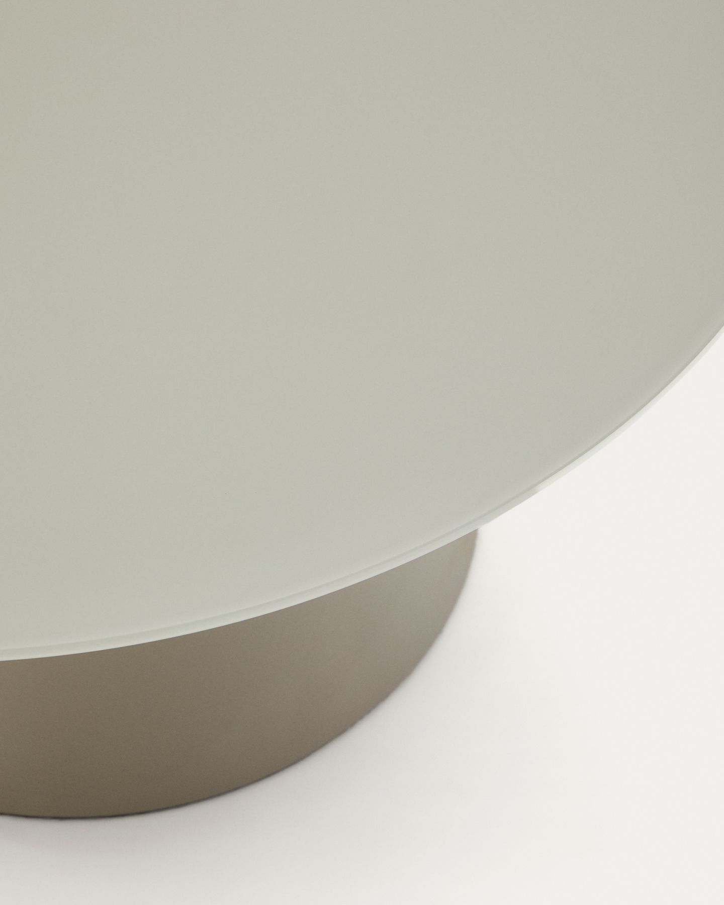 Журнальный столик Wilshire из матового стекла и стали матово-серый Ø80 см