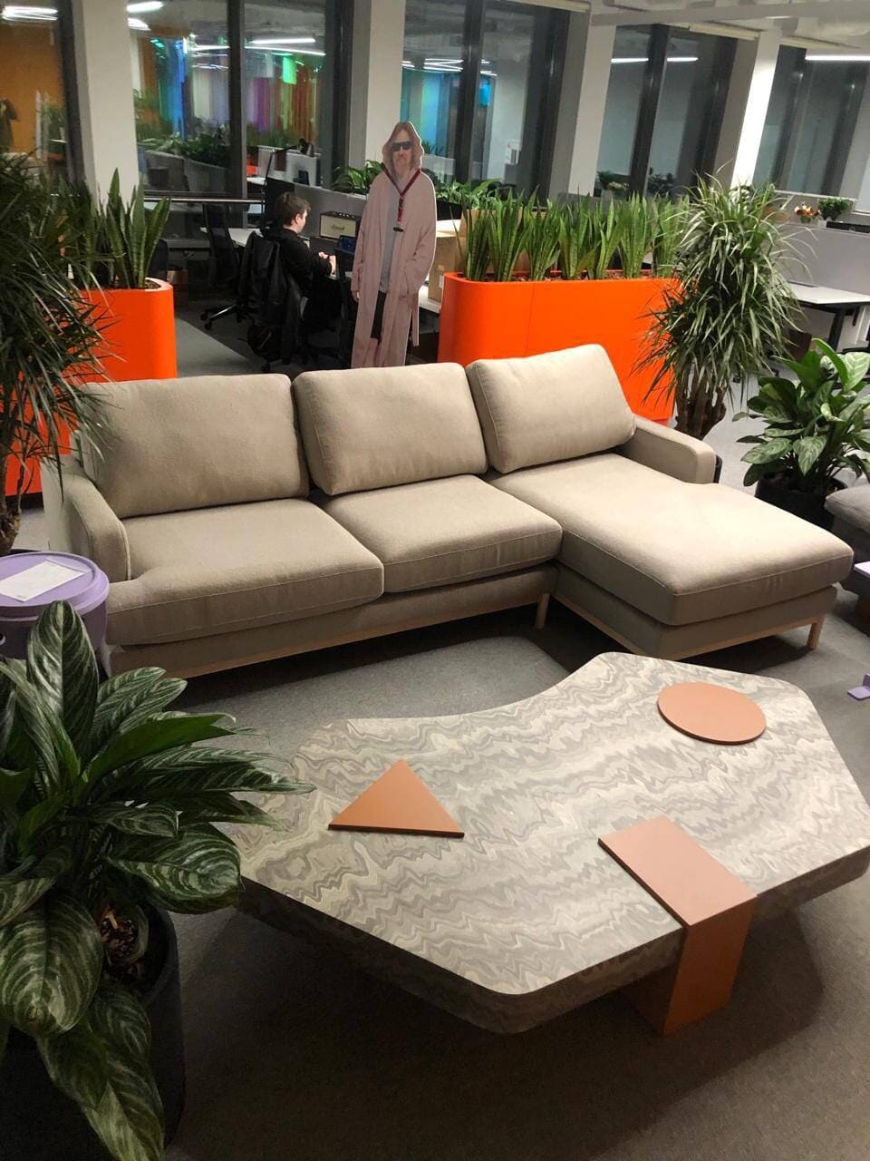 Филдс поставили мягкую мебель для офиса проекта Дзен